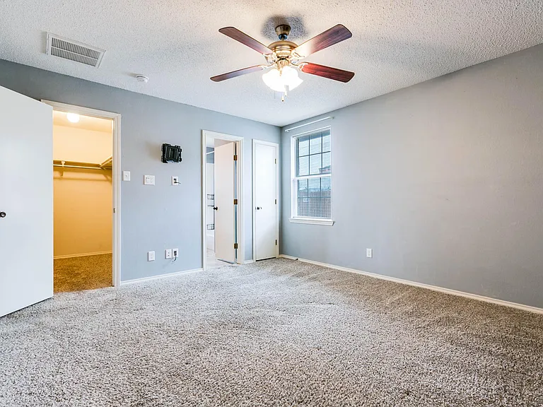 1221 Elmo Ln — Photo 17