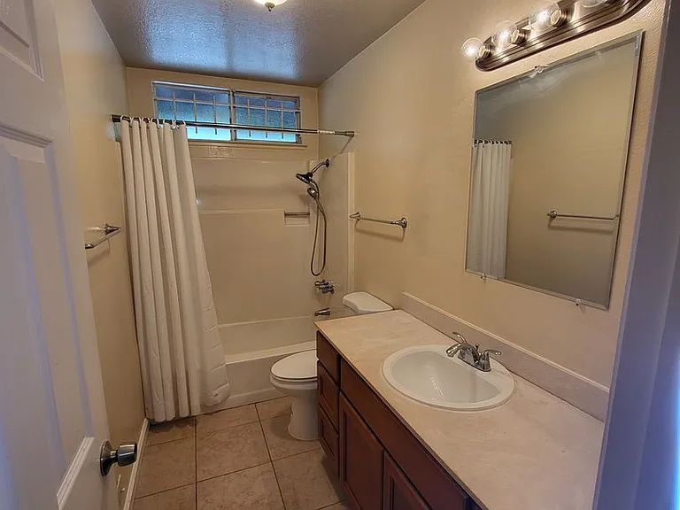 5215 Bayview Ave — Photo 17