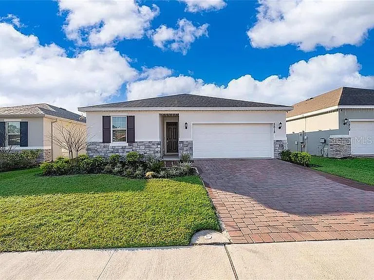 5818 Wallis Ln — Photo 1