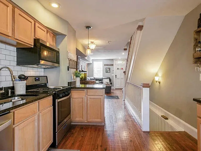 102 E Randall St — Photo 6