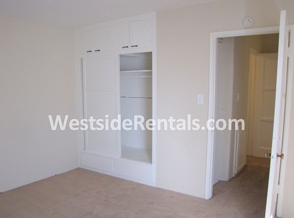 5th image of 117 E 15th St APT A