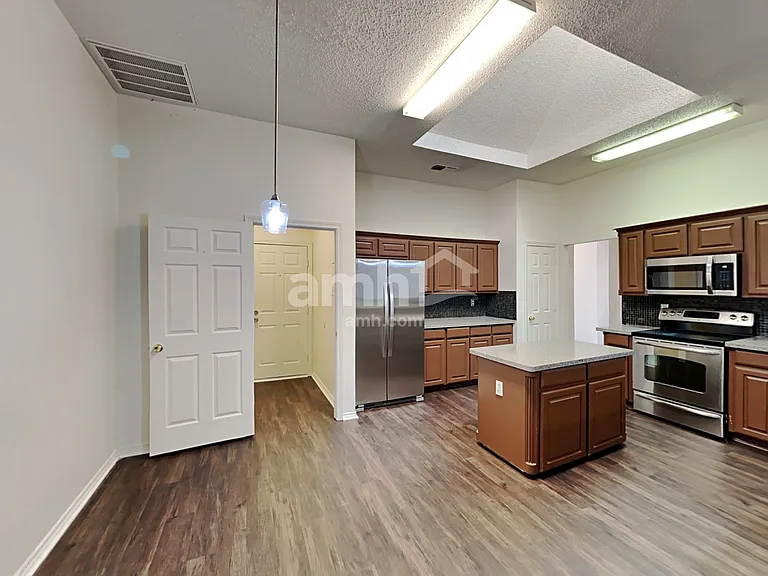 6024 Silkcrest Trl — Photo 5