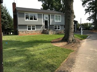 47 Cognewaugh Rd, Cos Cob, CT 06807