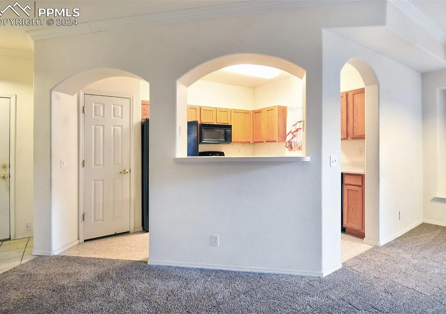 2 bed, 1137 sqft, $1,650 — Photo 2