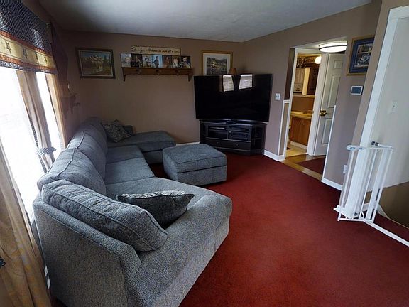 5th image of 861 Somerset Ct