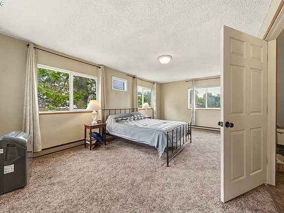 5th image of 707 Russell St