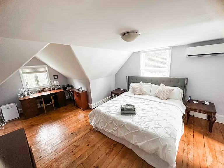 64 Clinton St — Photo 12