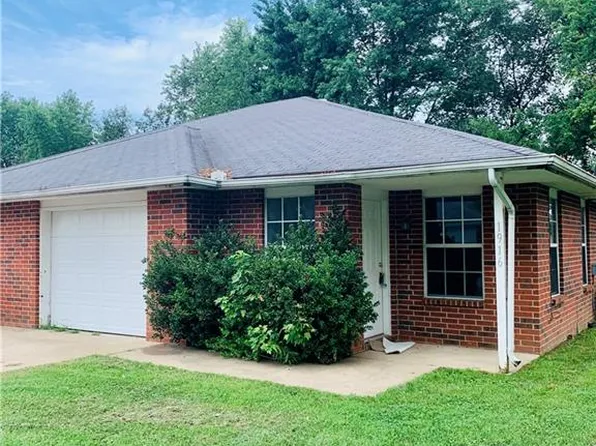 1916 S F St, Rogers, AR 72758
