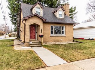 613 W Burnett St, Beaver Dam, WI 53916