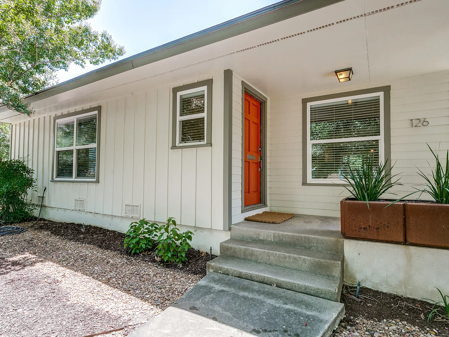 126 Irvington — Photo 3