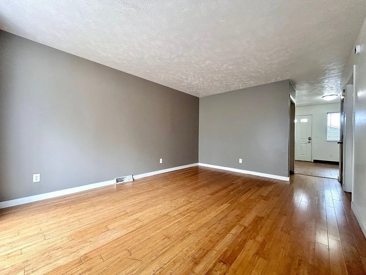 2 bed, 1.5 bath, 1500 sqft, $1,595 — Photo 2
