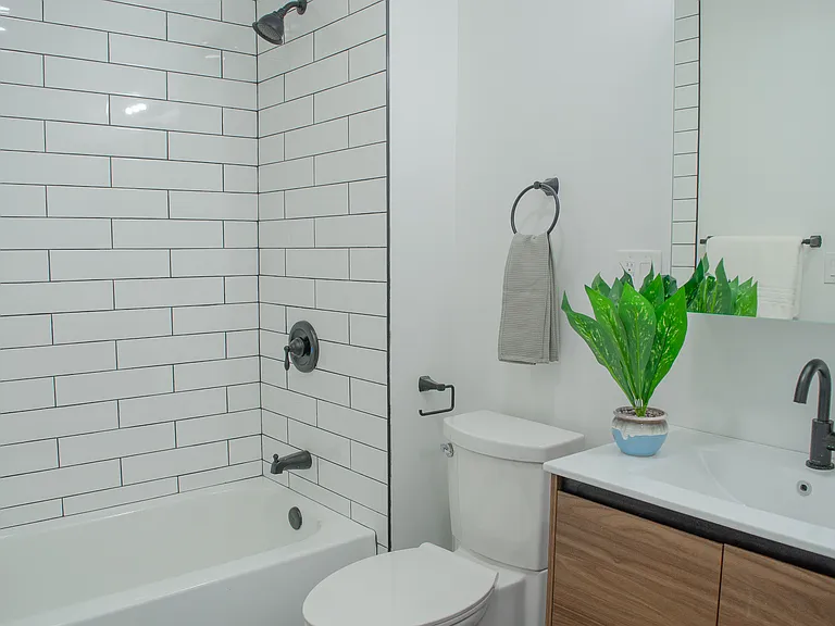 Woodland Country Apartments — Photo 13