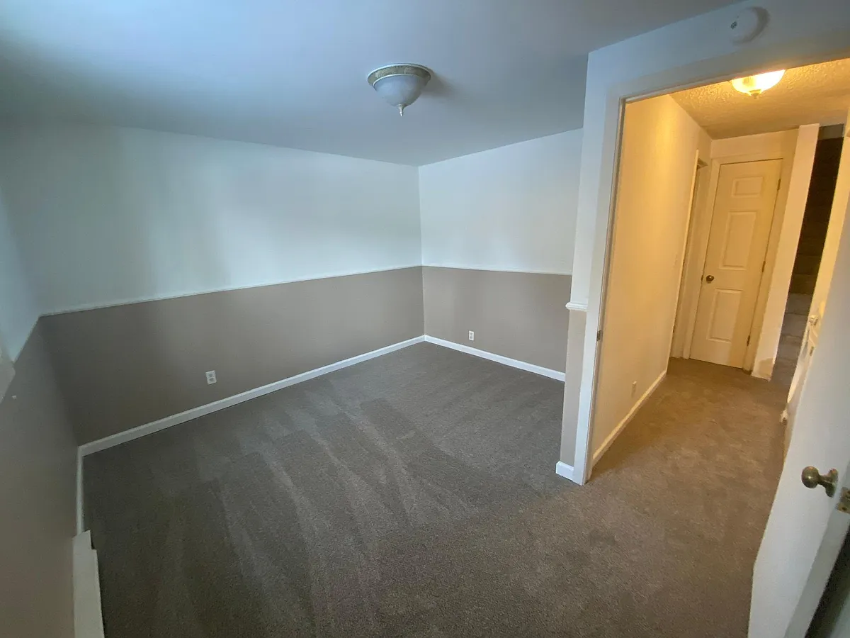 Downstairs small bedroom - 15 Alder Dr