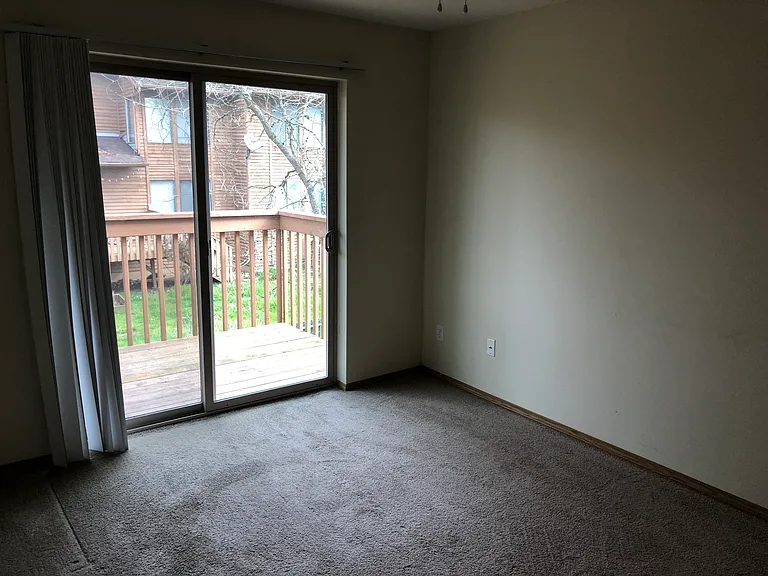 621 NE Kane Dr #103 — Photo 8
