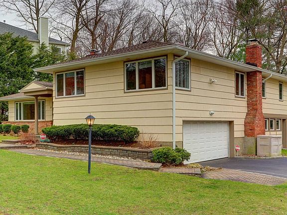 2nd image of 29 Sycamore Dr