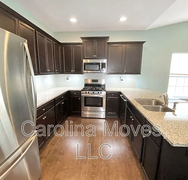 200 Hartwood Lake Ln — Photo 3
