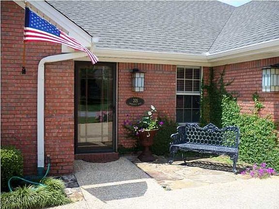 2nd image of 205 Woodcrest Dr