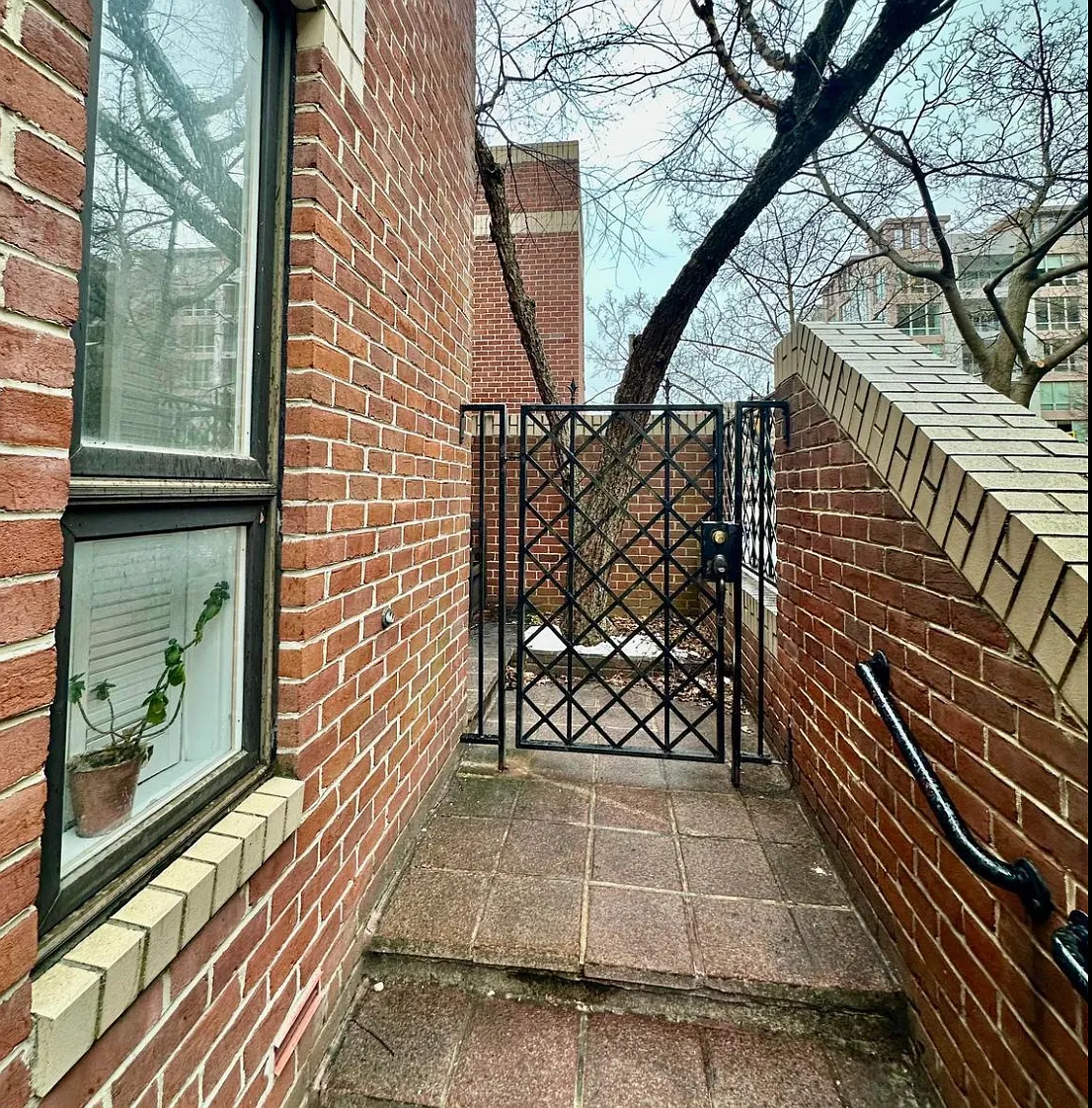 2 bed, 1.5 bath, 1008 sqft, $4,200 — Photo 2
