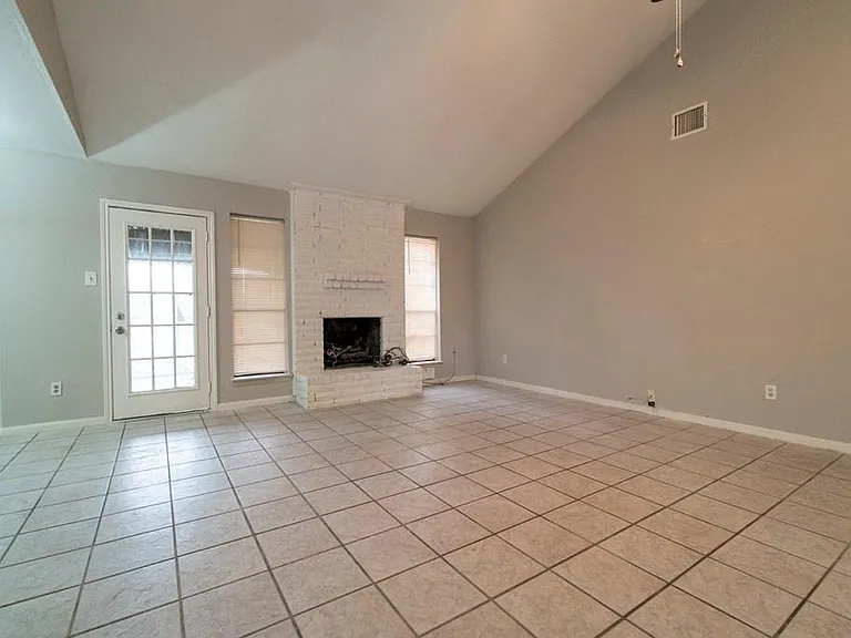18746 Wood Glen Ln — Photo 20