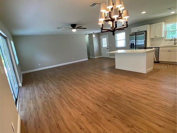 5th image of 27223 Pine St