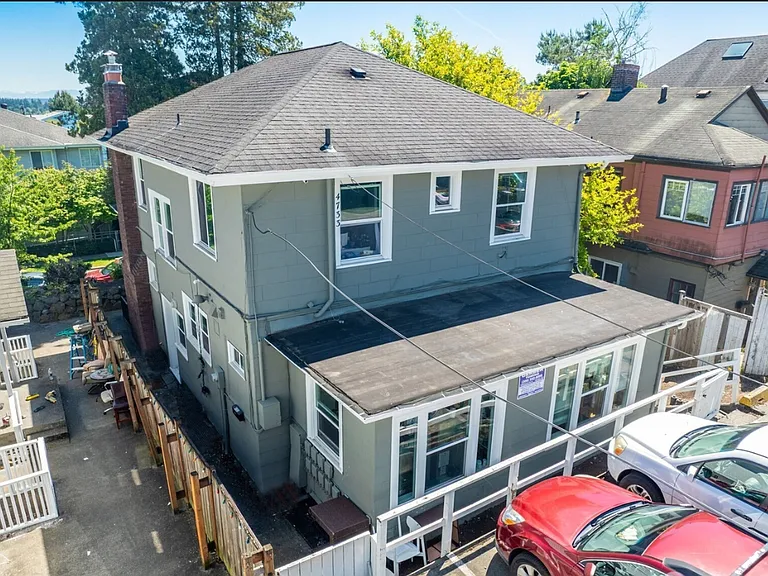 4733 19th Ave NE #11 — Photo 5
