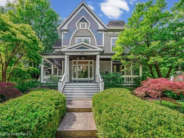 135 W Lake St, Barrington, IL 60010