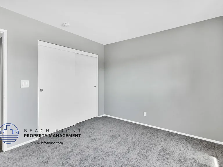 250 E Acacia St — Photo 16