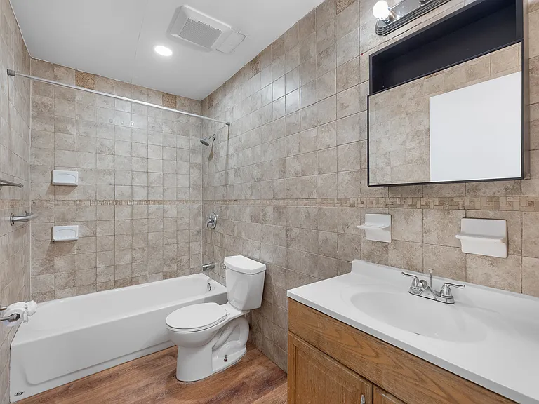 61 Canterbury Ct — Photo 9