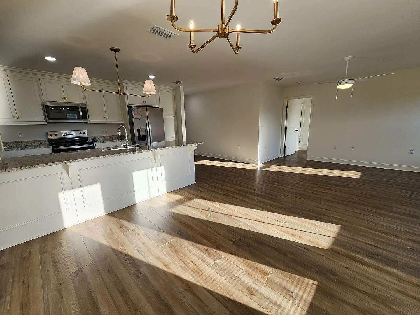 !!New Construction!! NEAR Pinegrove Elementary/Middle - 4BR Home with Granite Countertops, LVP Fl... — Photo 3