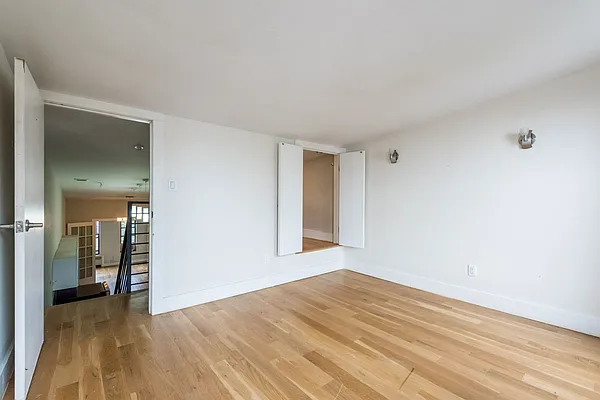 Rented by Nooklyn NYC LLC | media 19