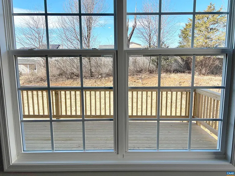 325 Willowshire Ct — Photo 8