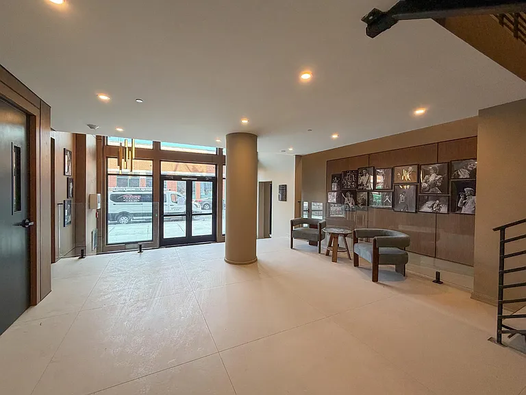931 Madison St #205 — Photo 15