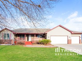 901 Canterbury Ave NE, Buffalo, MN 55313