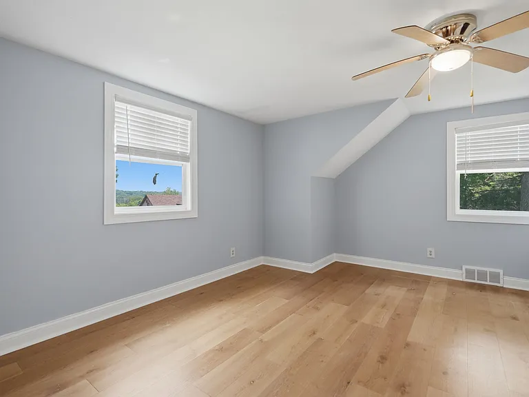 1147 Fenno Dr — Photo 23
