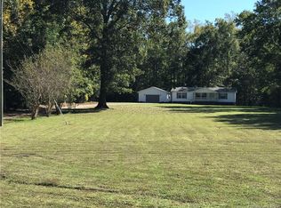 998 Greys Point Rd, Topping, VA 23169