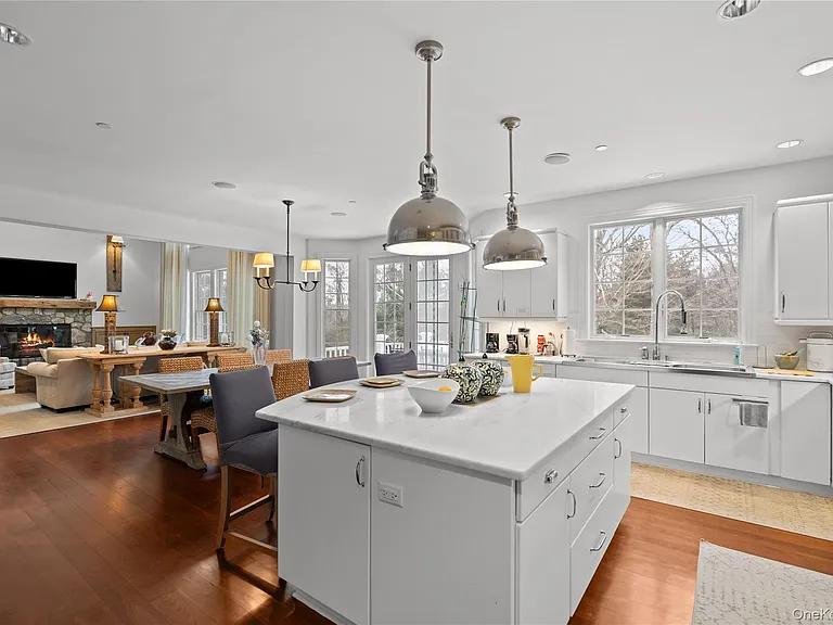 1 Augusta Ct — Photo 8