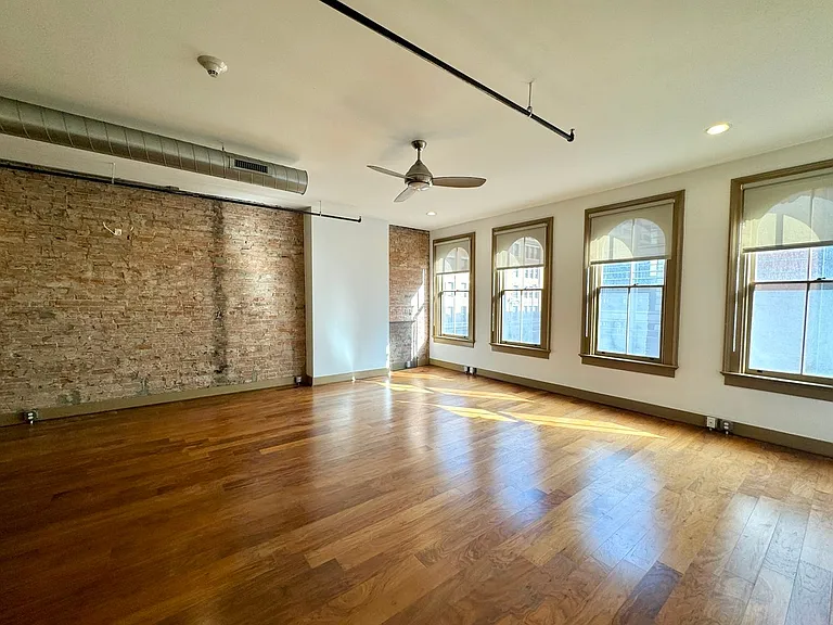 641 Walnut St Apartments — Photo 17