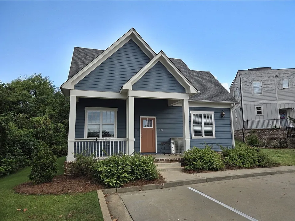 300 Boxwood Cir