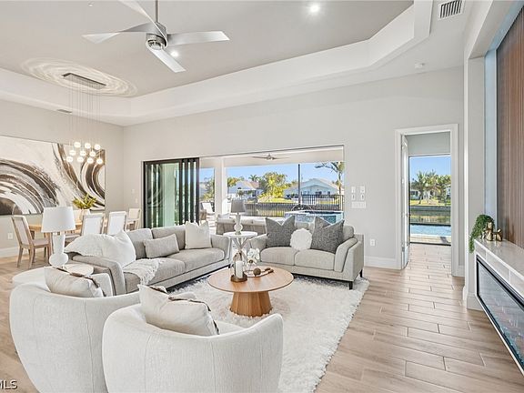5th image of 4127 Oasis Blvd