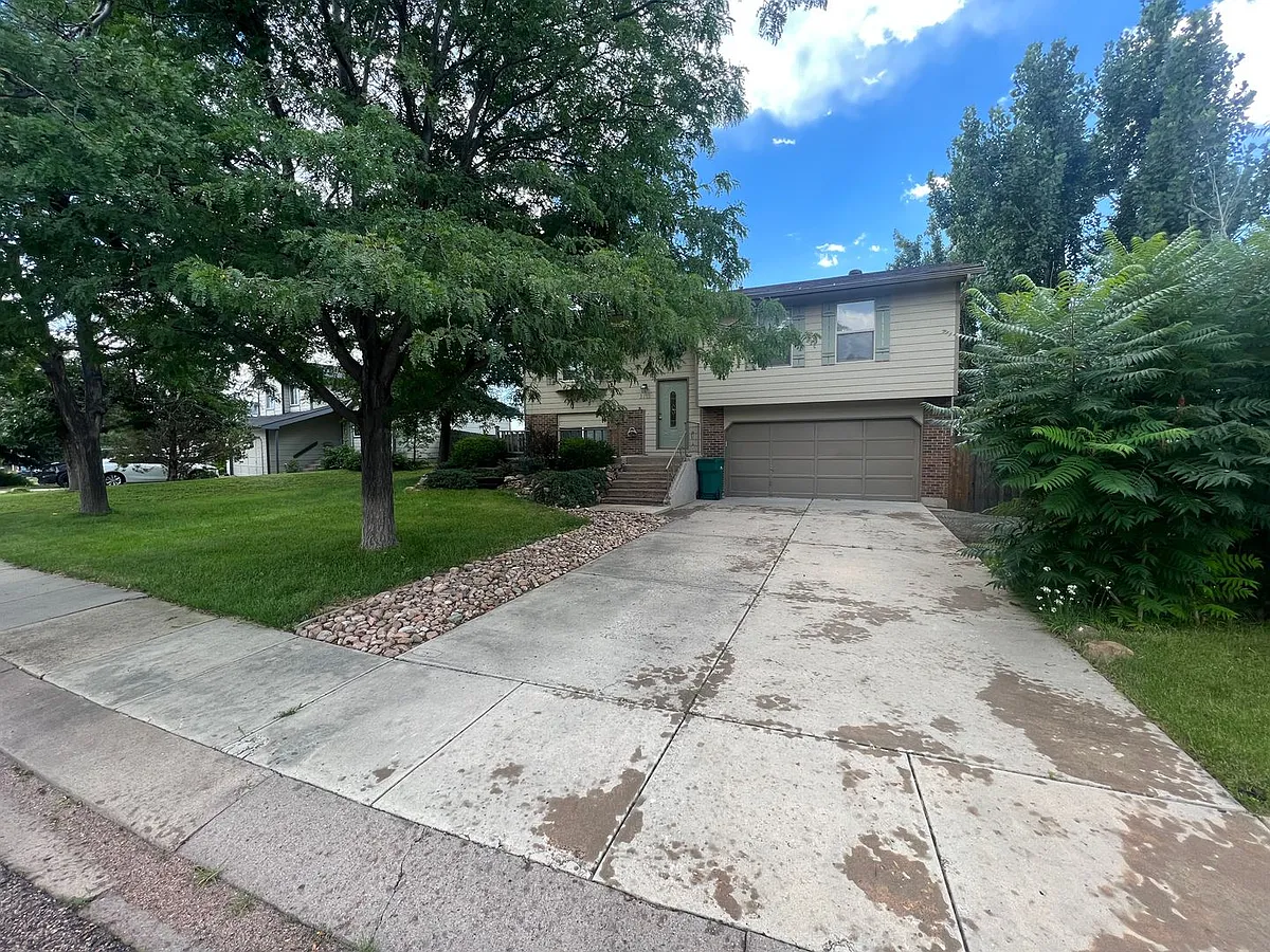 Building Photo - 3835 Glenhurst St