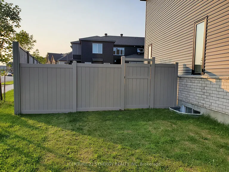 708 SE Taliesin Cres — Photo 18