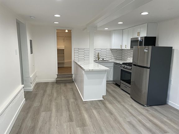2nd image of 3746 Villa Ter #B