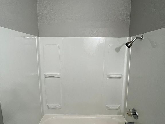 5th image of 912 NE 91st Ave APT 8