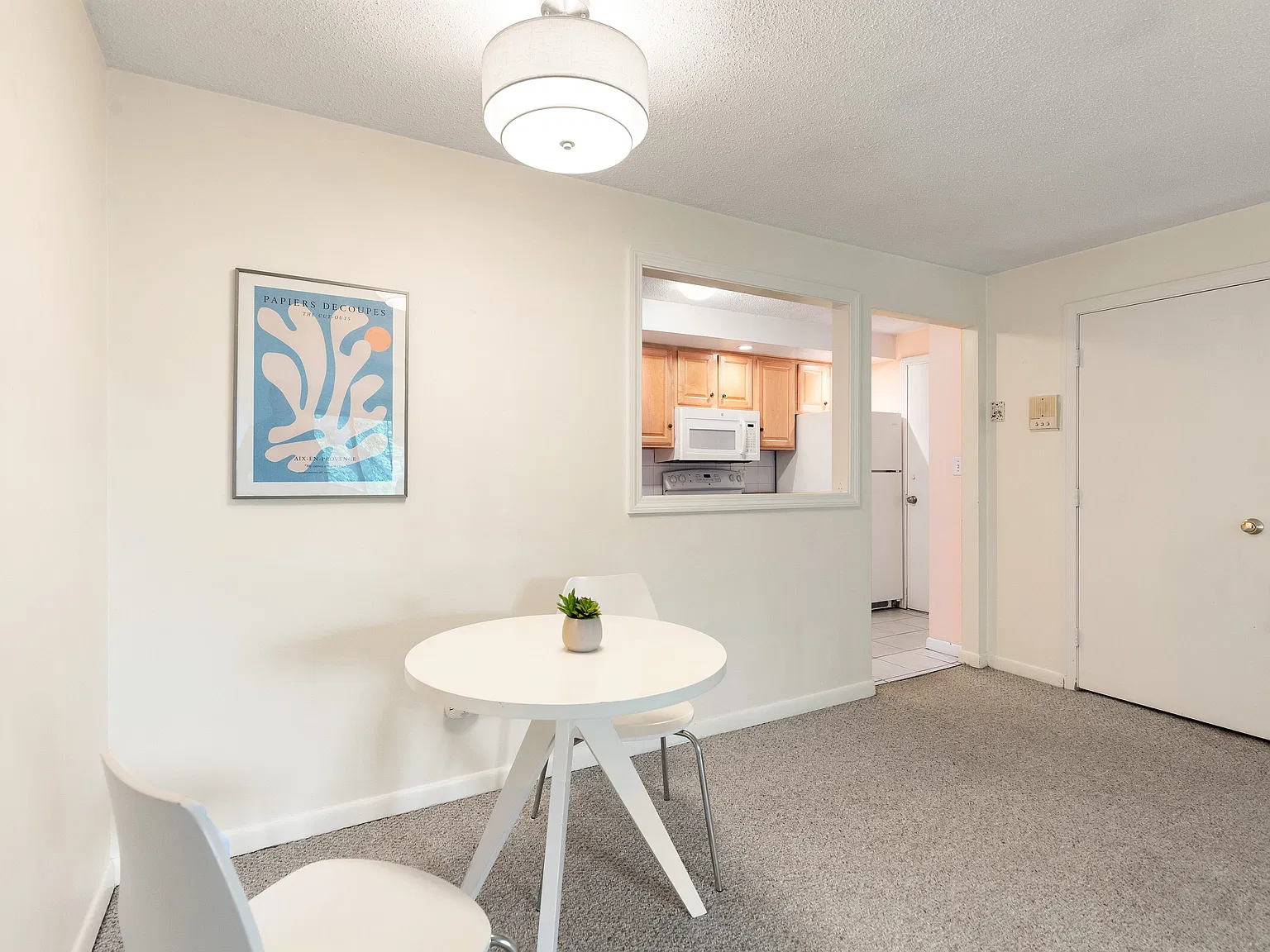 2 bed, 915 sqft, $2,600 — Photo 2