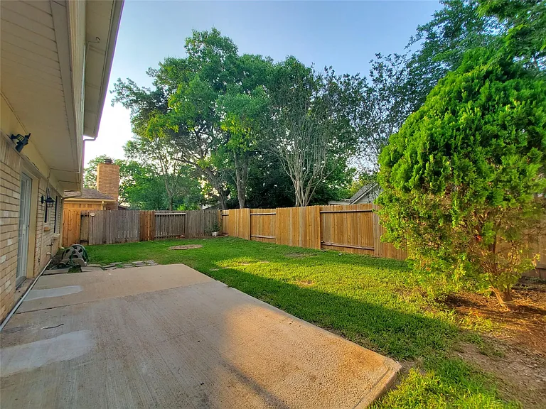 3323 Green Fields Dr — Photo 19