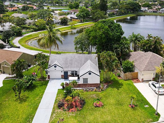 2nd image of 5543 Pebble Brook Ln