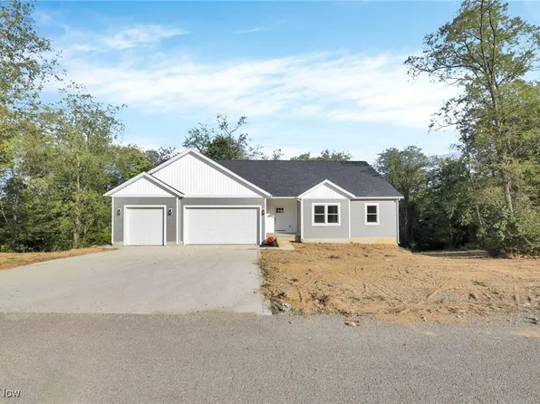 3010 Corbin Dr, Zanesville, OH 43701