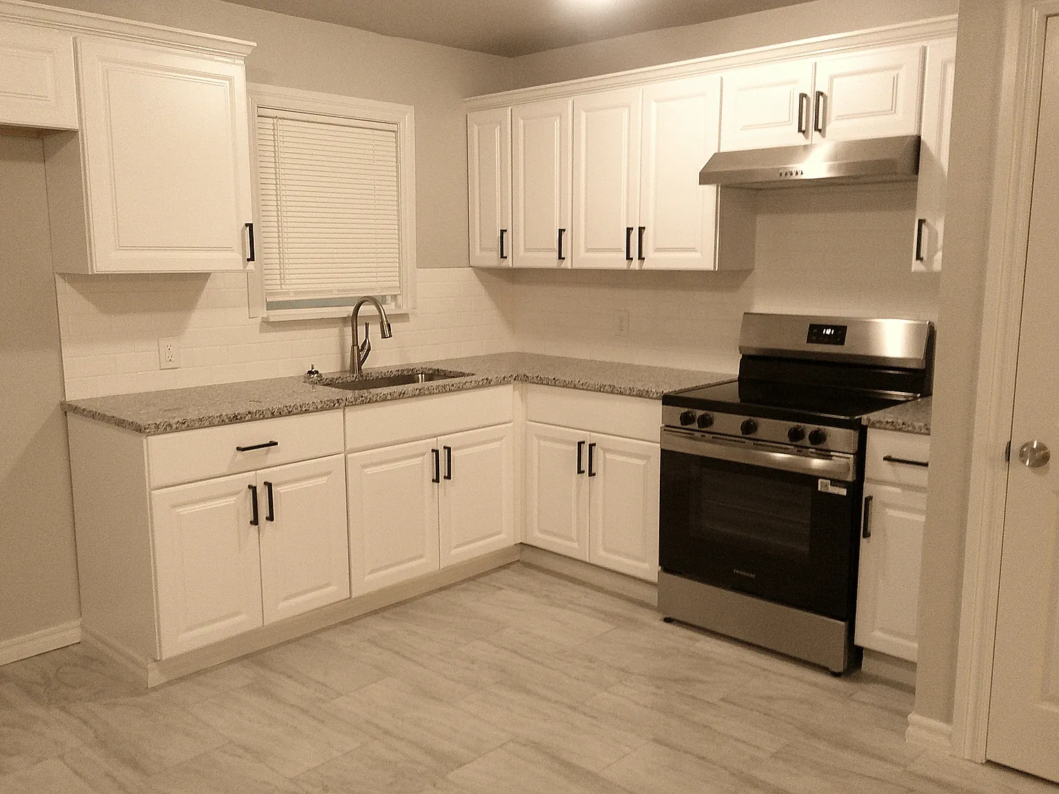 2 bed, 858 sqft, $995 — Photo 4