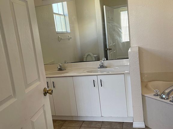4th image of 180 Ocean Bluff Dr
