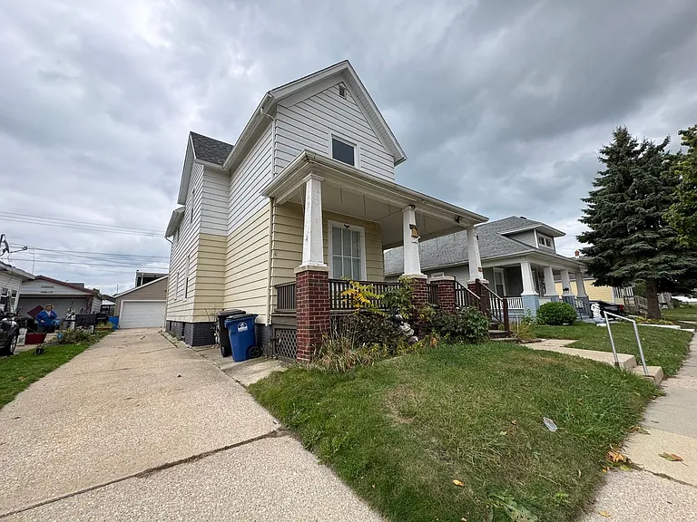 1801 N Wisconsin St — Photo 1